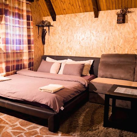 Отель Detached House Milivoje Poscenje Экстерьер фото