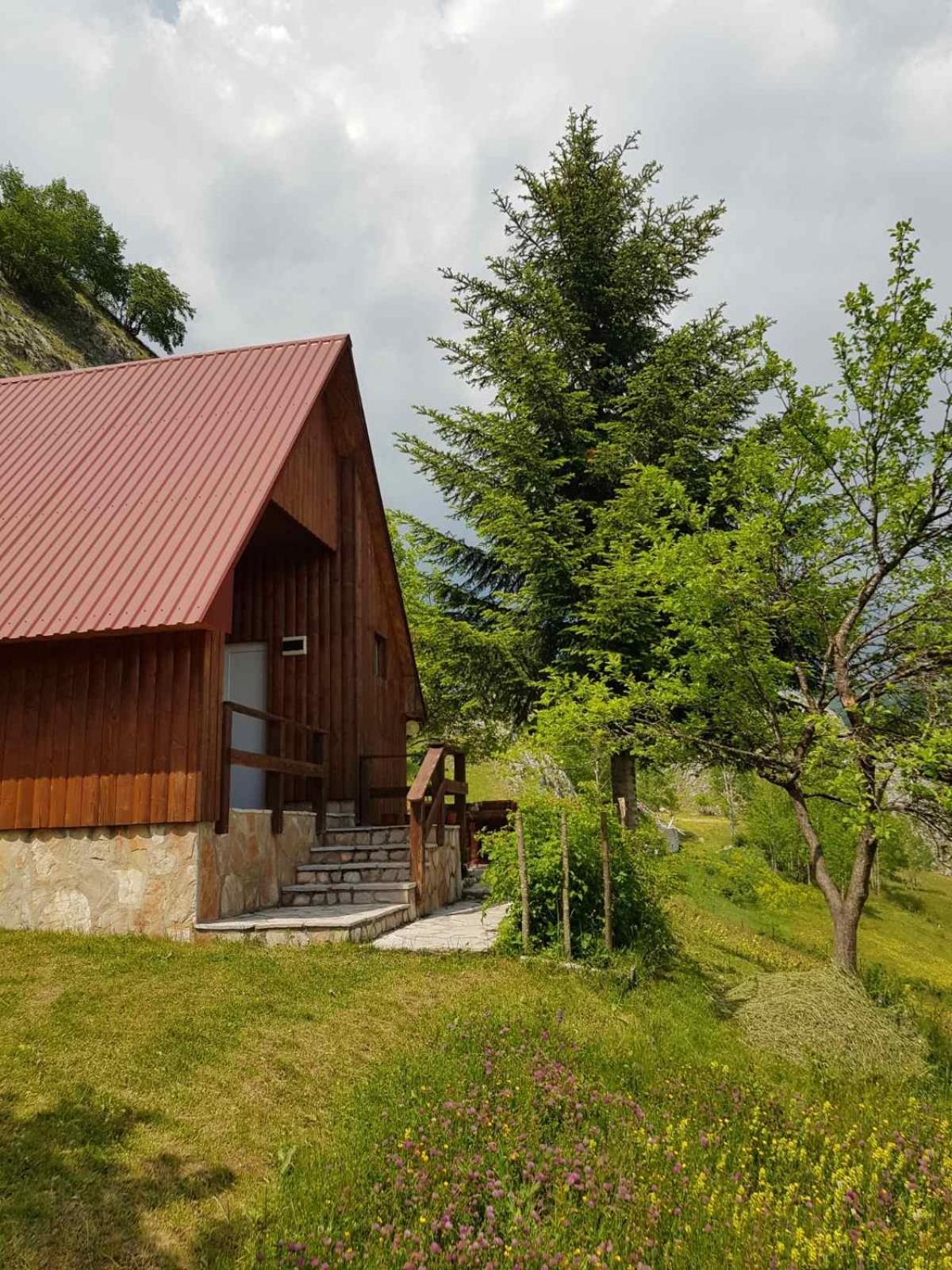 Отель Detached House Milivoje Poscenje Экстерьер фото