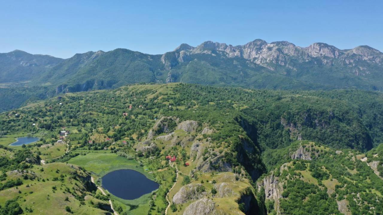 Отель Detached House Milivoje Poscenje Экстерьер фото