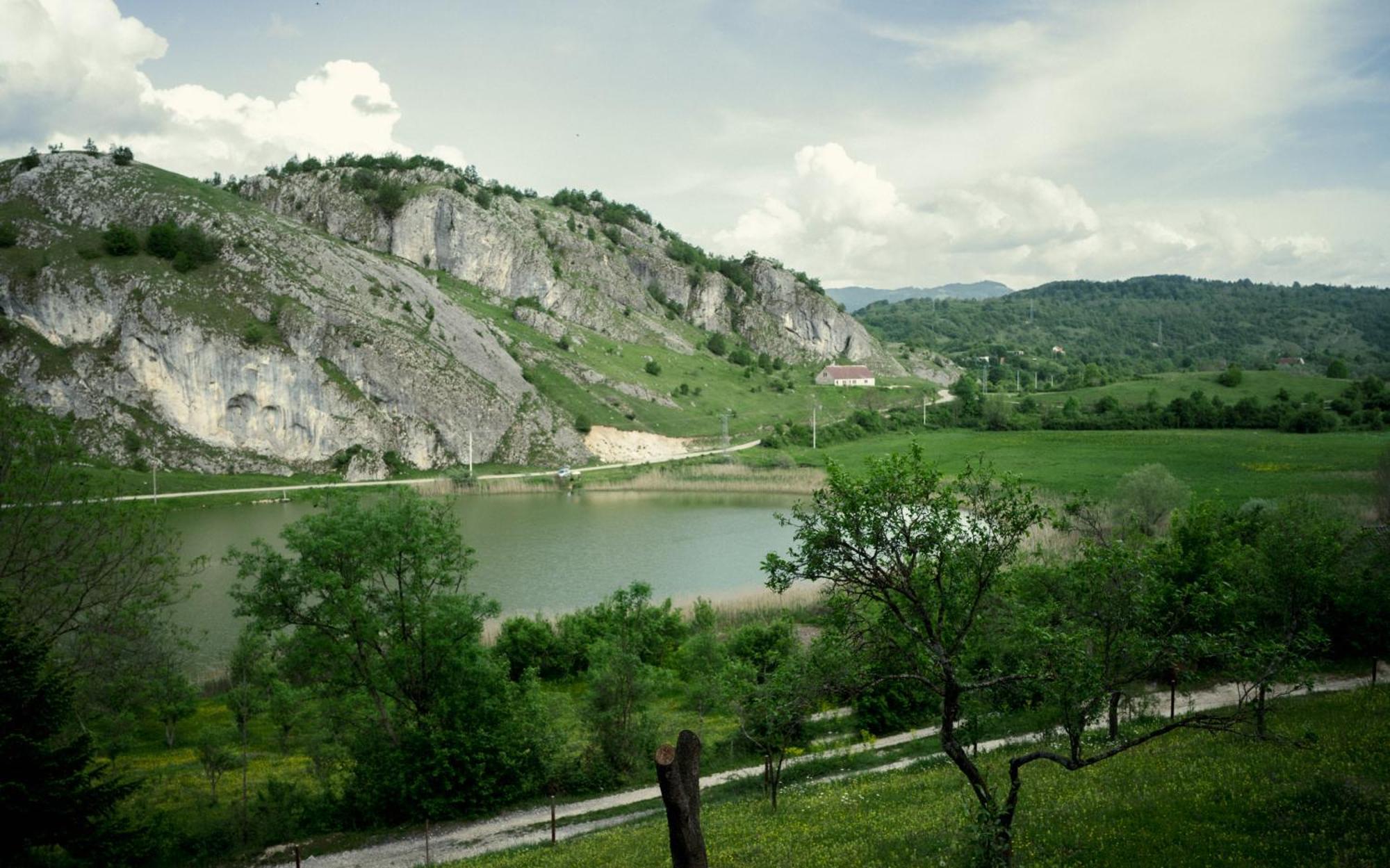 Отель Detached House Milivoje Poscenje Экстерьер фото