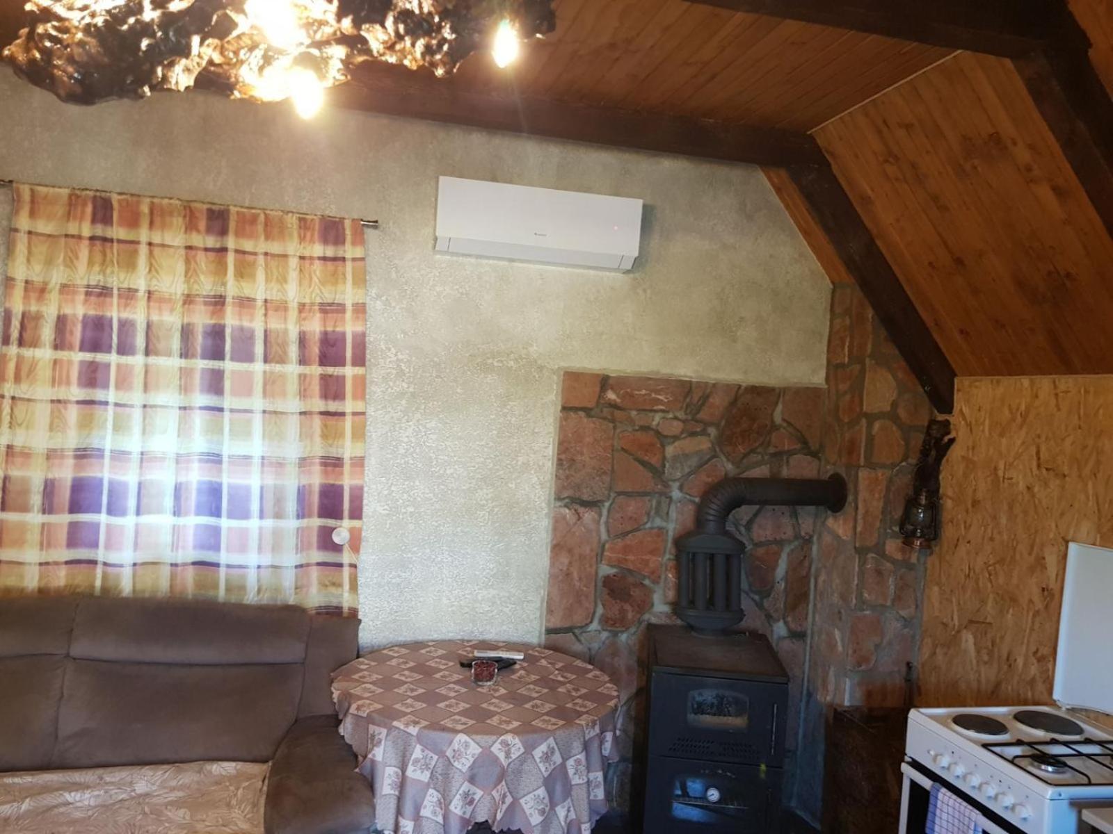 Отель Detached House Milivoje Poscenje Экстерьер фото