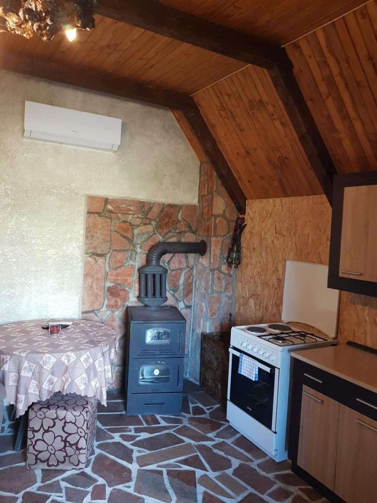 Отель Detached House Milivoje Poscenje Экстерьер фото