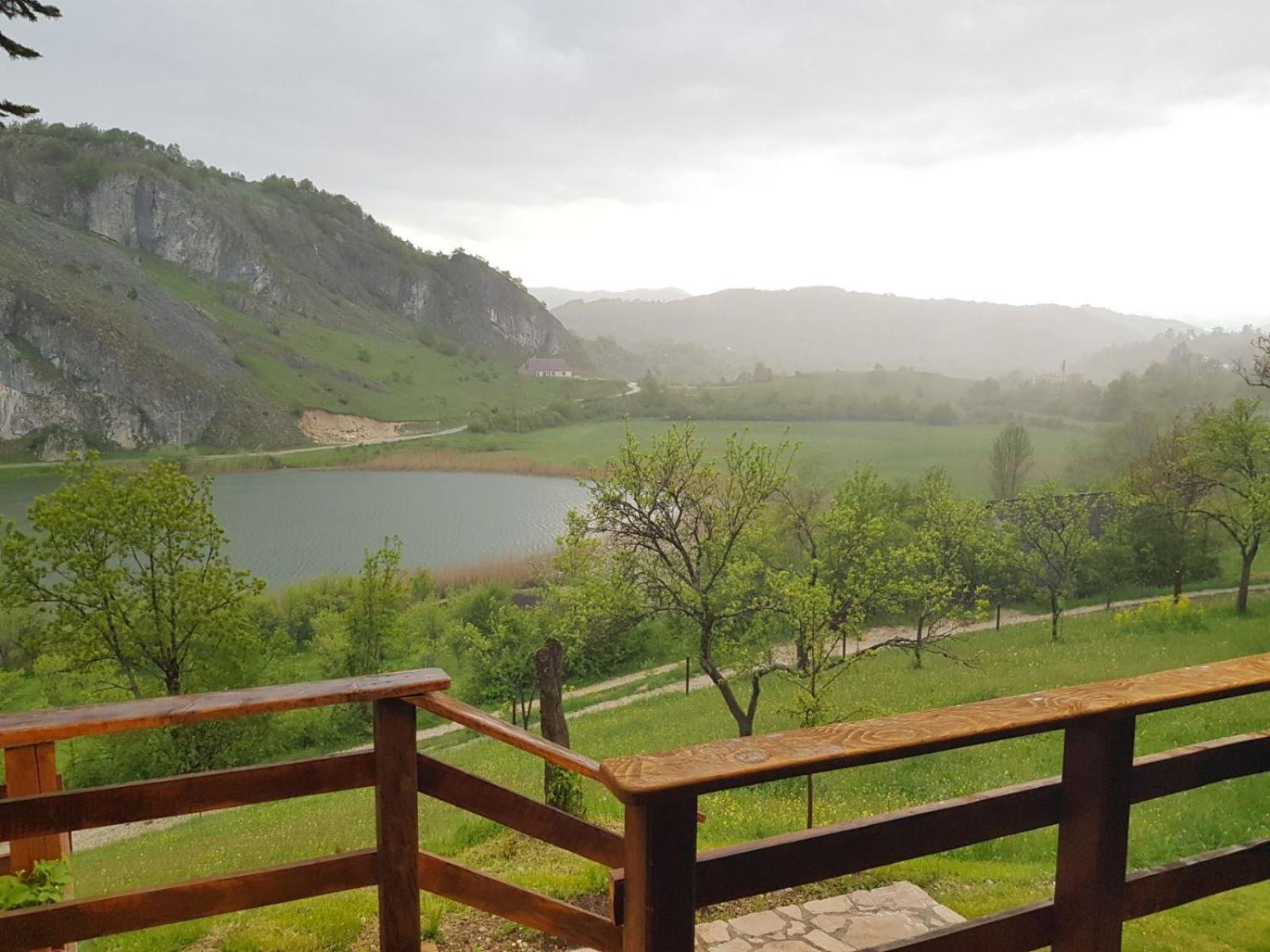 Отель Detached House Milivoje Poscenje Экстерьер фото
