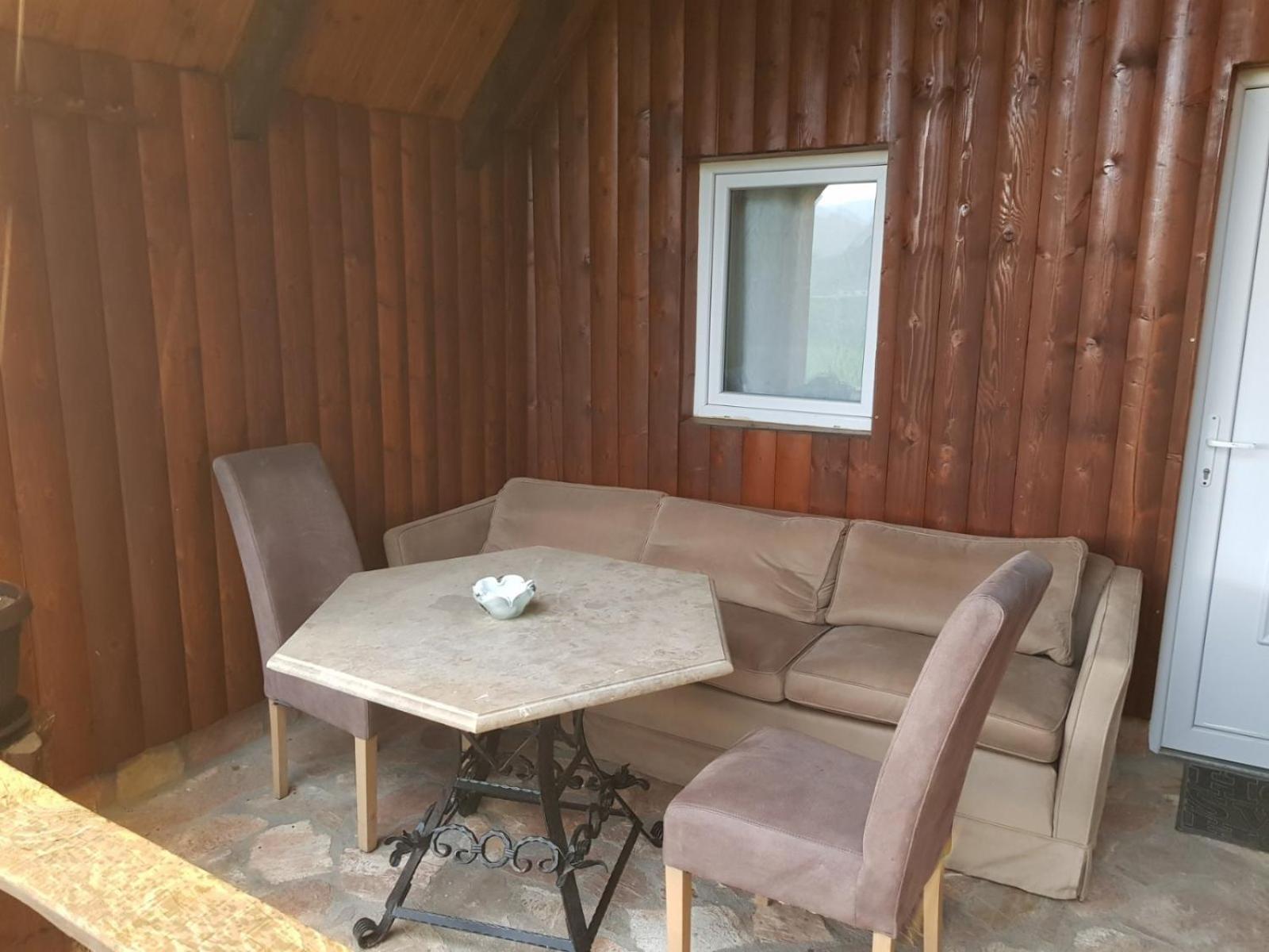Отель Detached House Milivoje Poscenje Экстерьер фото