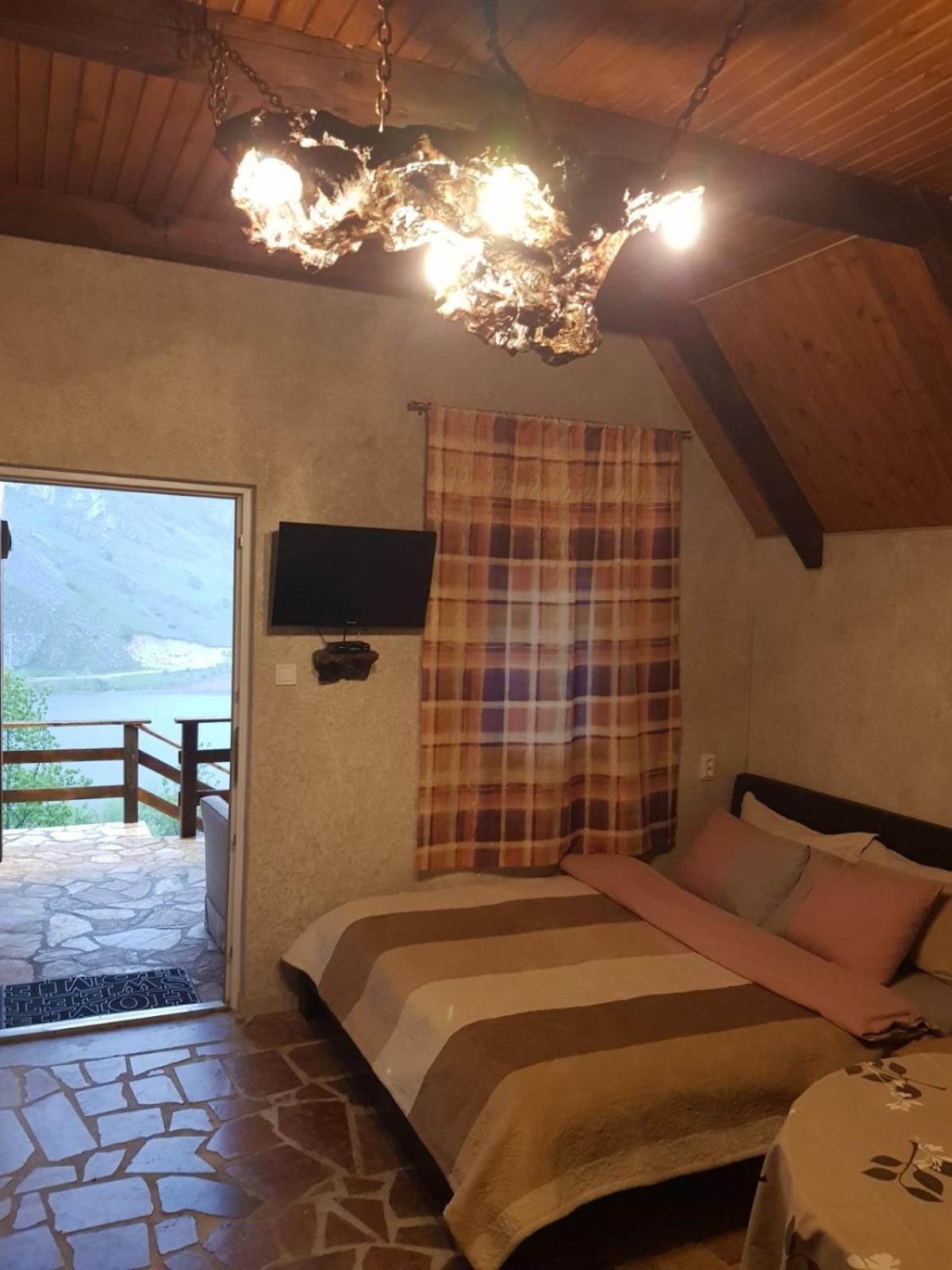 Отель Detached House Milivoje Poscenje Экстерьер фото