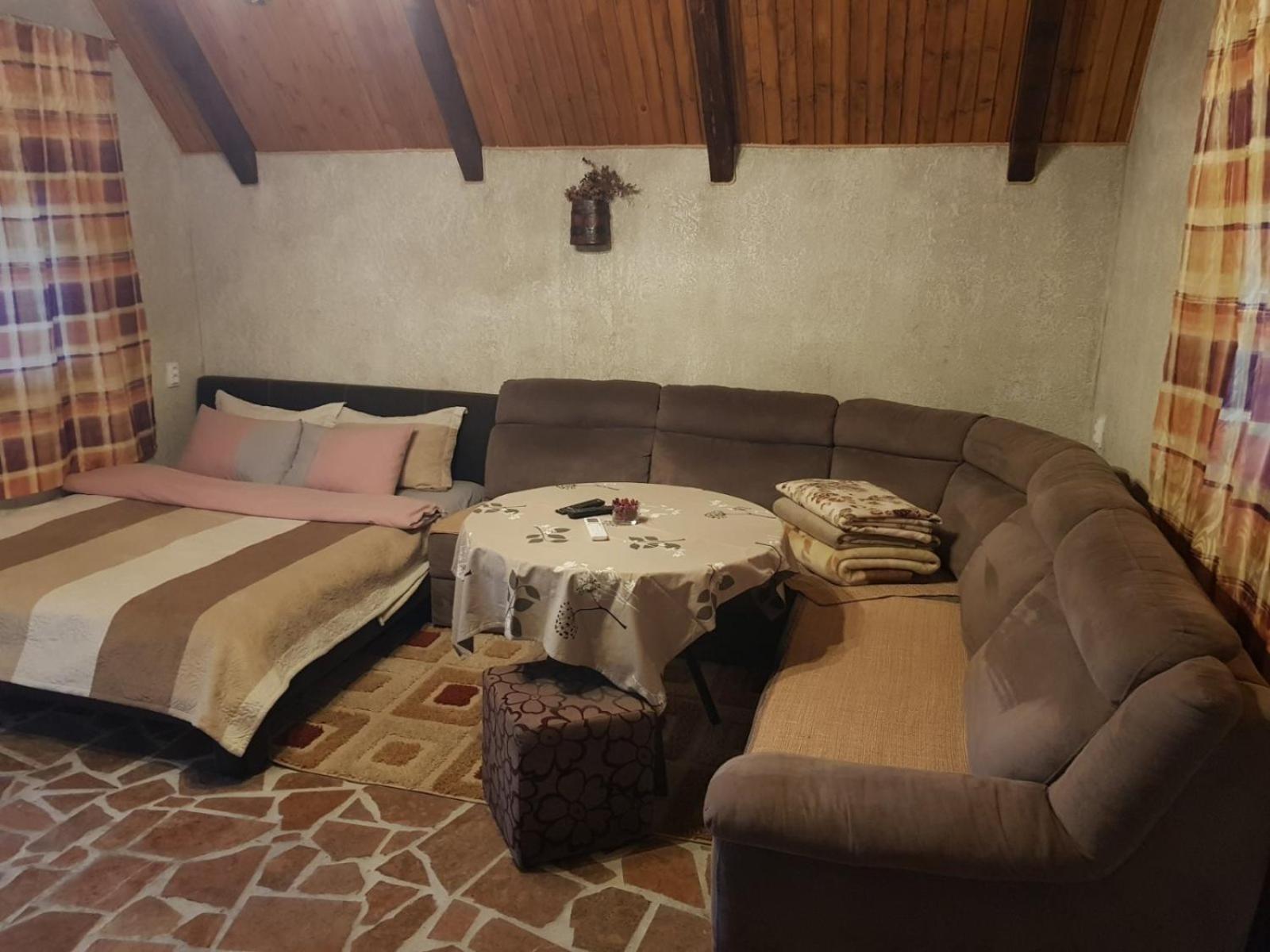 Отель Detached House Milivoje Poscenje Экстерьер фото