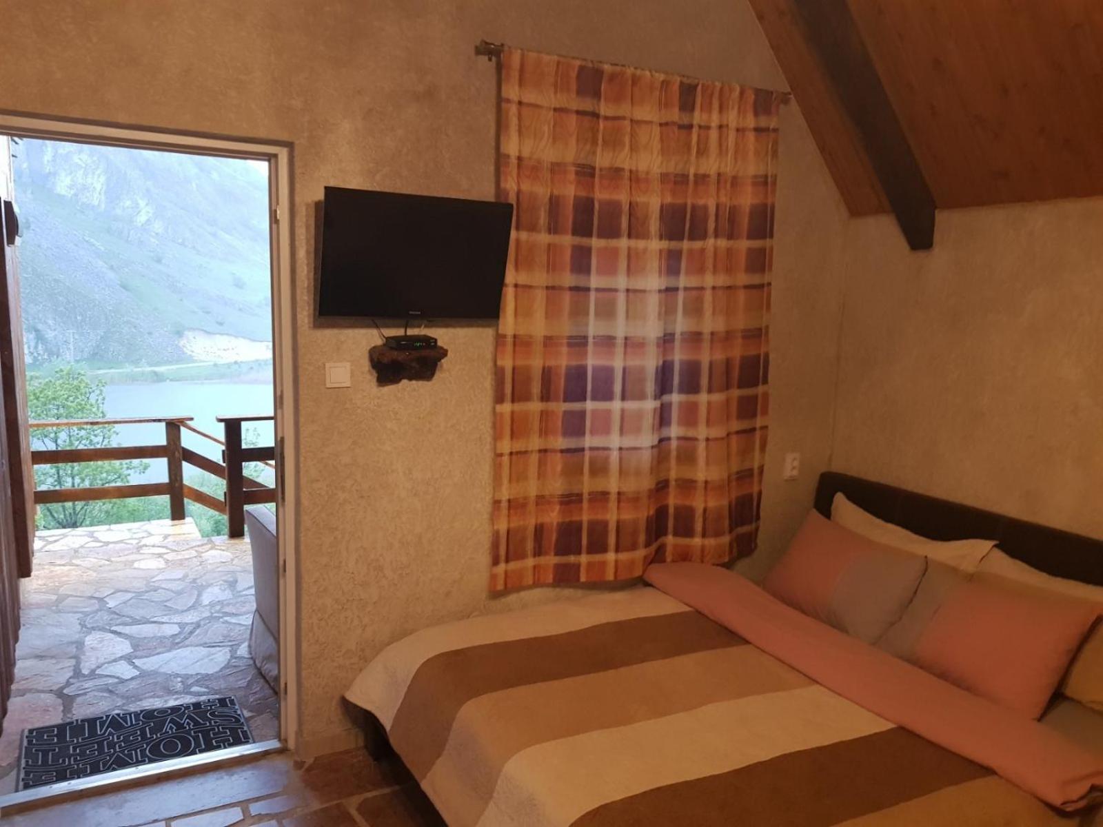 Отель Detached House Milivoje Poscenje Экстерьер фото